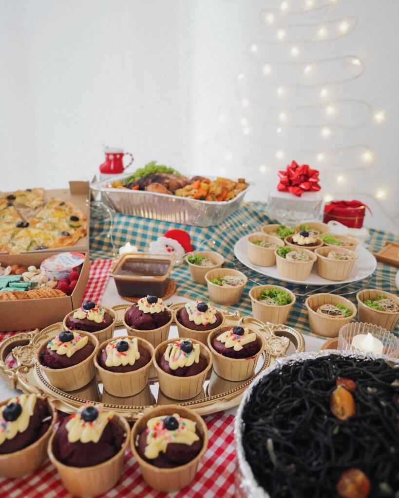 idocatering christmas party catering cupcake desserts